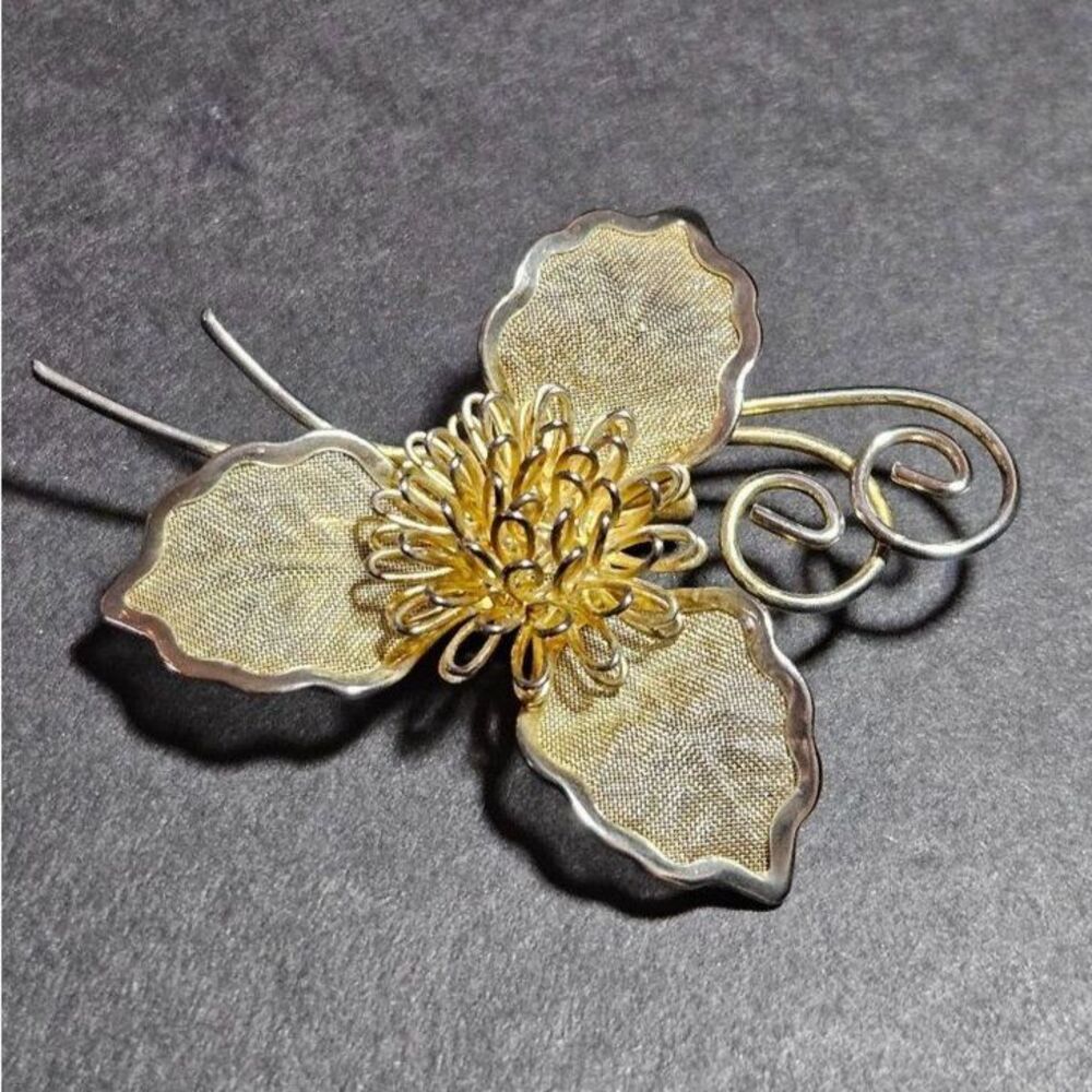 Vintage gold tone mesh flower brooch